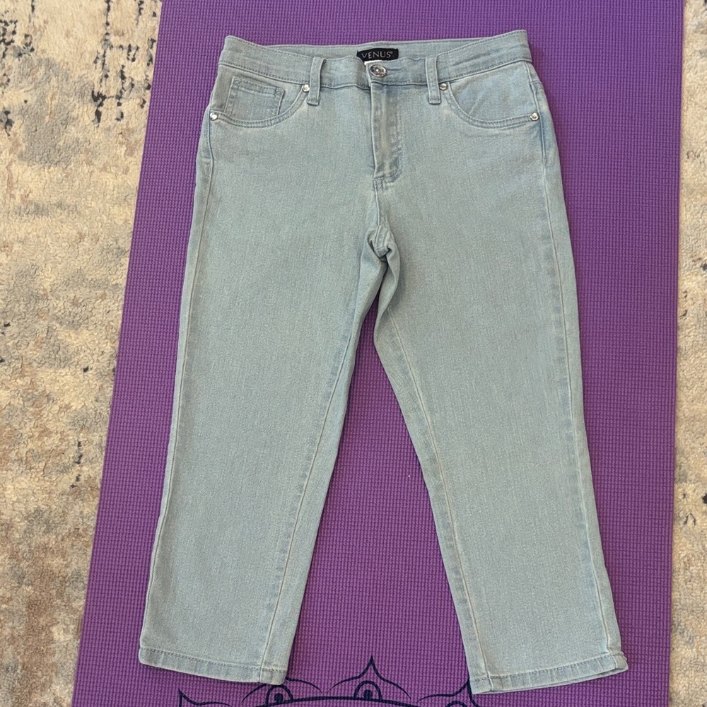 VENUS Women's Soft Blue Cropped Jeans size 2